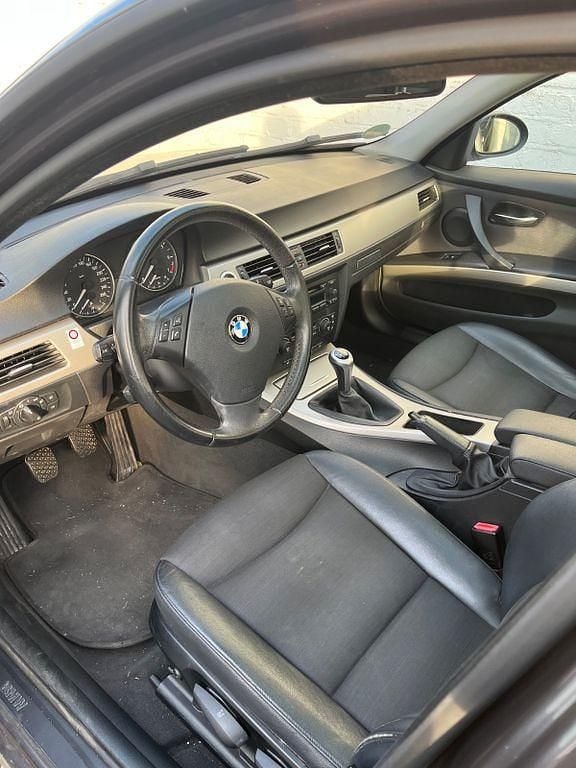 Gebraucht BMW 320 150 PS (110 kW) 2006 Grau Limousine