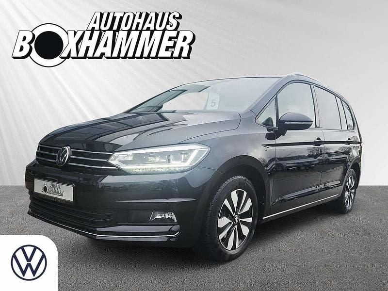 Schwarz (deep black perleffekt) Gebraucht 2024 VW Touran Move Van / Kleinbus | 38.170 € (Fairer Preis) - Bild 1/4