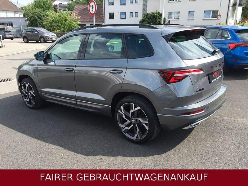 Neu Skoda Karoq SportLine 150 PS (110 kW) 2026 Grau SUV