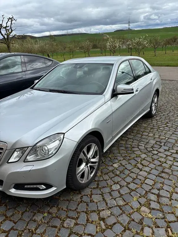 Gebraucht Mercedes E200 Avantgarde 185 PS (136 kW) 2010 Grau Limousine