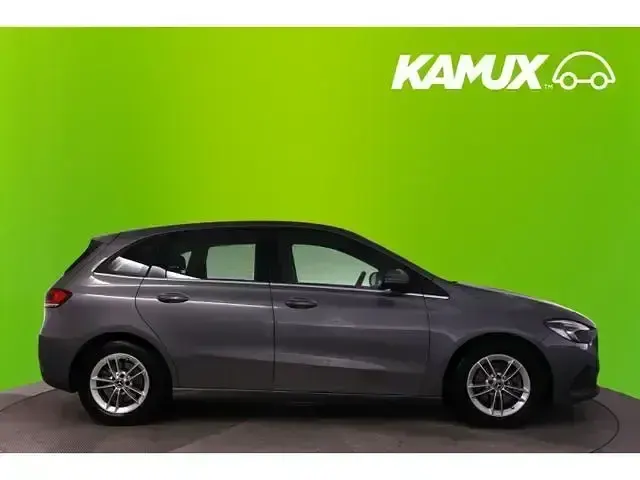 Gebraucht Mercedes B200 Style 163 PS (119 kW) 2019 Mountaingrau Kleinwagen