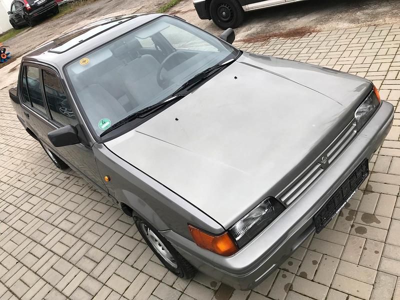 Grau Gebraucht 1990 Nissan Sunny Limousine | 3.500 € - Bild 1/4