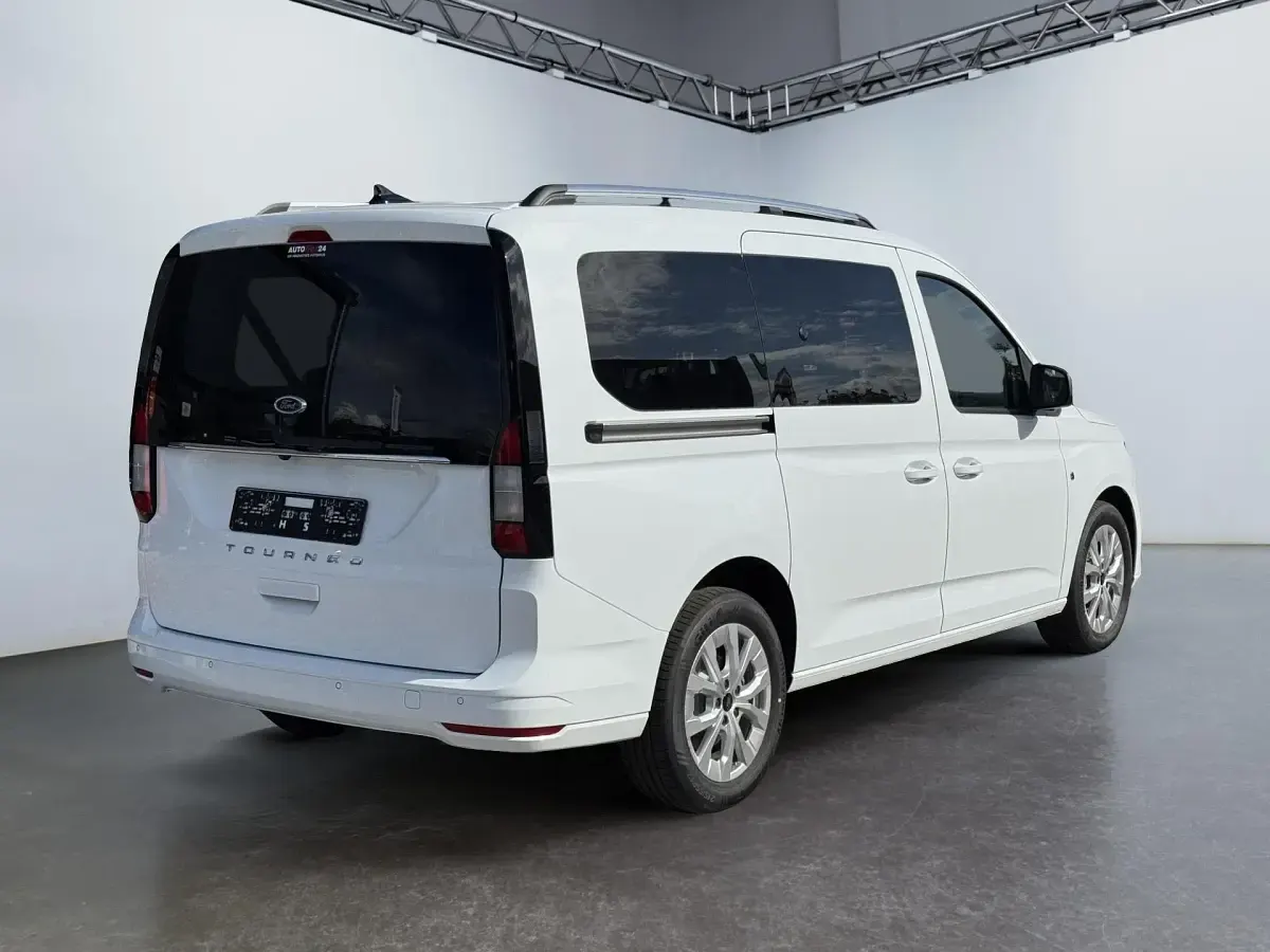 Neu Ford Tourneo Titanium 116 PS (85 kW) 2026 Weiß Van / Kleinbus