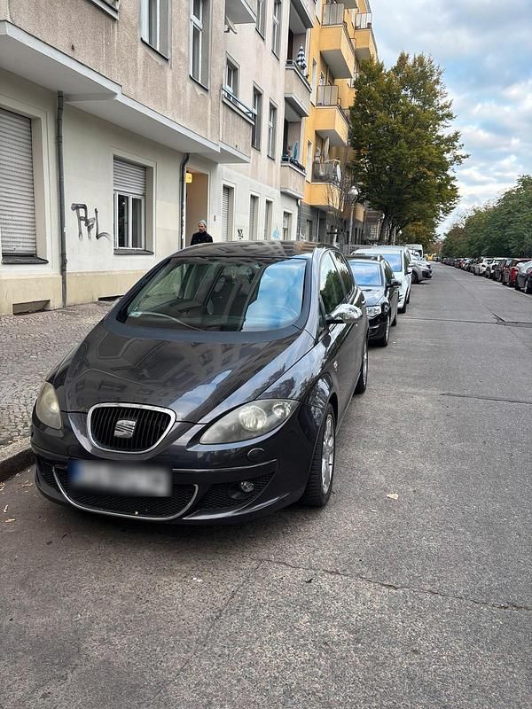 Grau Gebraucht 2004 Seat Altea Van / Kleinbus | 1.500 € (Guter Preis) - Bild 1/4