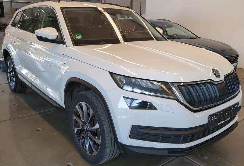 Bila candy/candyweiss Gebraucht 2020 Skoda Kodiaq Drive SUV | 21.949 € (Superpreis) - Bild 1/4