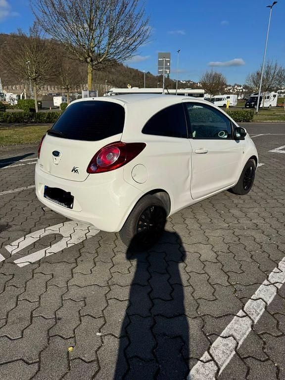 Gebraucht Ford Ka 69 PS (50 kW) 2015 Weiß Kleinwagen