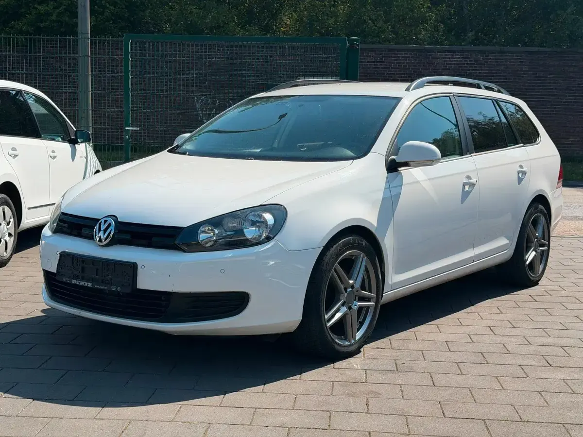 Gebraucht VW Golf VII Trendline 105 PS (77 kW) 2013 Candyweiß Kombi