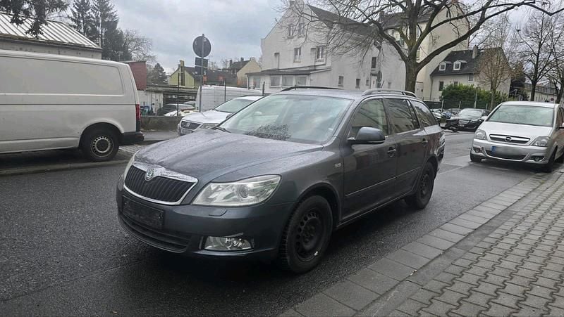 Gebraucht Skoda Octavia 140 PS (102 kW) 2012 Grau Kombi