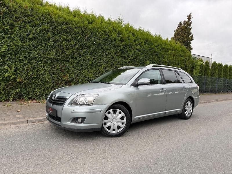 Silber Gebraucht 2007 Toyota Avensis Executive Kombi | 1.650 € (Guter Preis) - Bild 1/4
