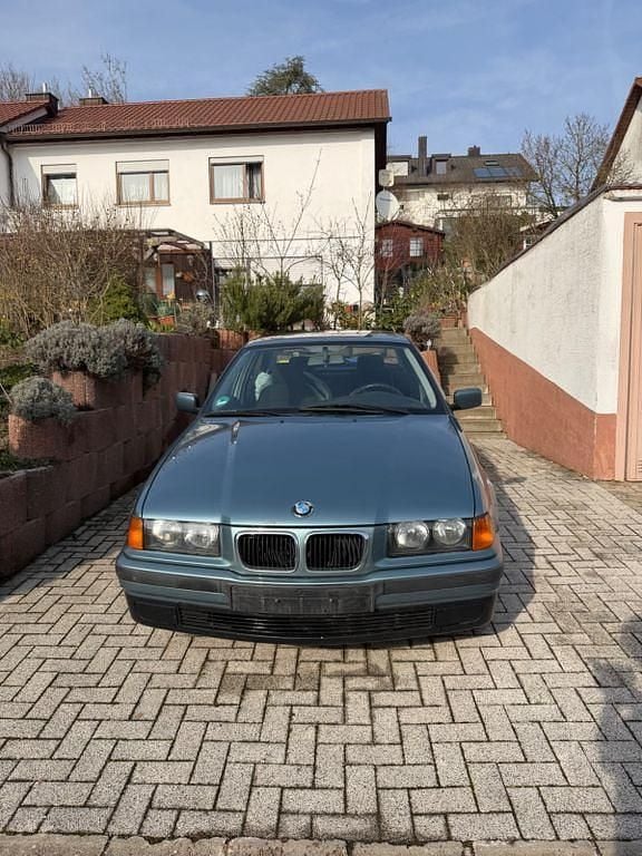 Gebraucht BMW 320 150 PS (110 kW) 1997 Blau Limousine