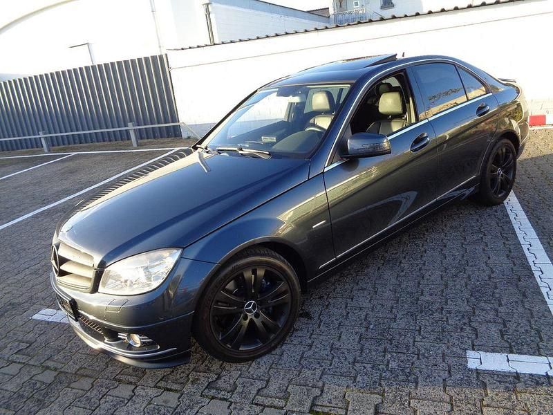 Grau Gebraucht 2009 Mercedes C350 Avantgarde Limousine | 9.990 € (Fairer Preis) - Bild 1/4