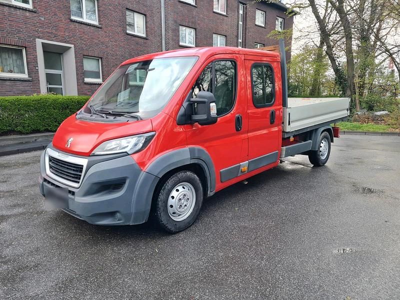 Gebraucht Peugeot Boxer 163 PS (119 kW) 2017 Rot Van