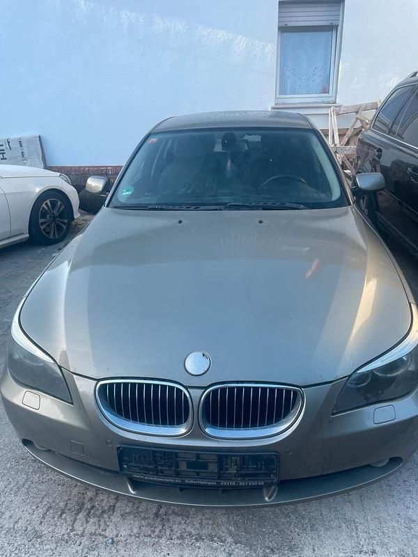 Grau Gebraucht 2006 BMW 535 Limousine | 4.650 € - Bild 1/4