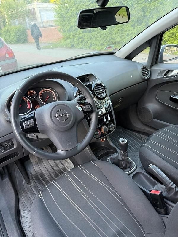 Używany Opel Corsa 101 KM (74 kW) 2010 Niebieski Hatchback