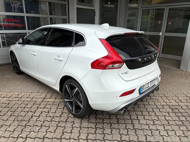 Gebraucht Volvo V40 150 PS (110 kW) 2016 Weiß Limousine