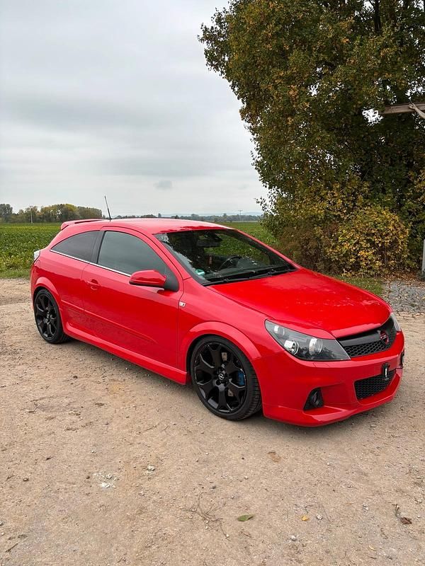 Rot Gebraucht 2007 Opel Astra OPC Coupé | 7.900 € - Bild 1/4