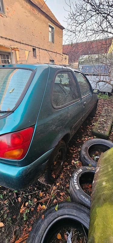 Używany Ford Fiesta 55 KM (40 kW) 1997 Zielony Hatchback