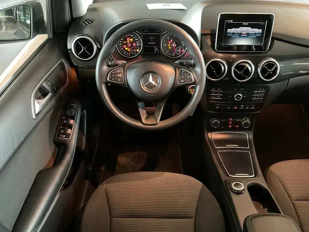 Gebraucht Mercedes B200 136 PS (100 kW) 2015 Mountaingrau  met. Kleinwagen