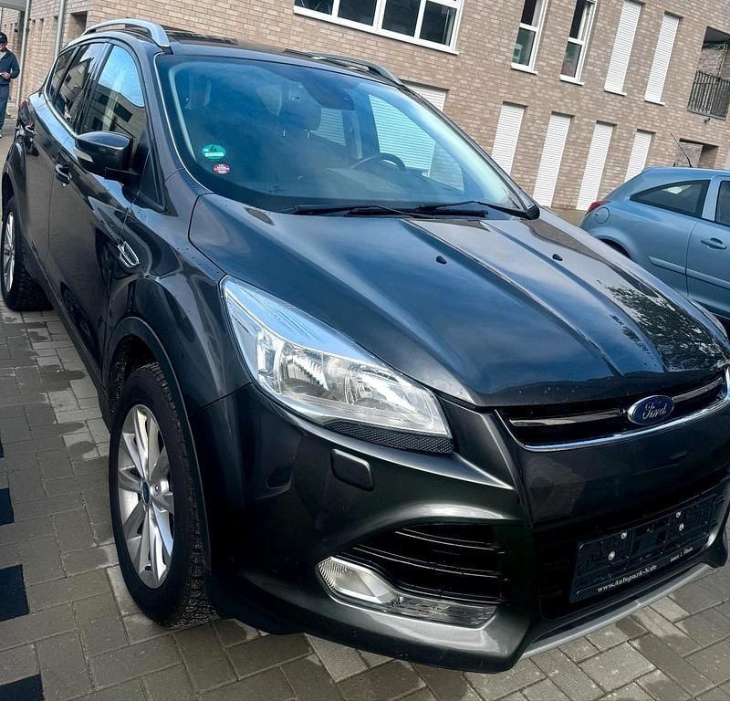 Grau Gebraucht 2016 Ford Kuga SUV | 9.800 € (Fairer Preis) - Bild 1/4