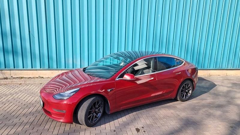 Usado Tesla Model 3 191 kW (261 HP) 2018 Vermelho Sedan