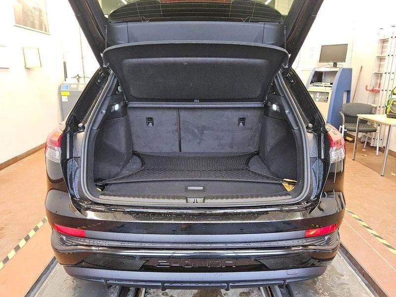 Gebraucht Audi Q4 e-tron Basis 150 kW (204 PS) 2023 Mythosschwarz metallic SUV