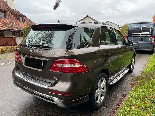 Gebraucht Mercedes ML350 258 PS (189 kW) 2012 Braun SUV