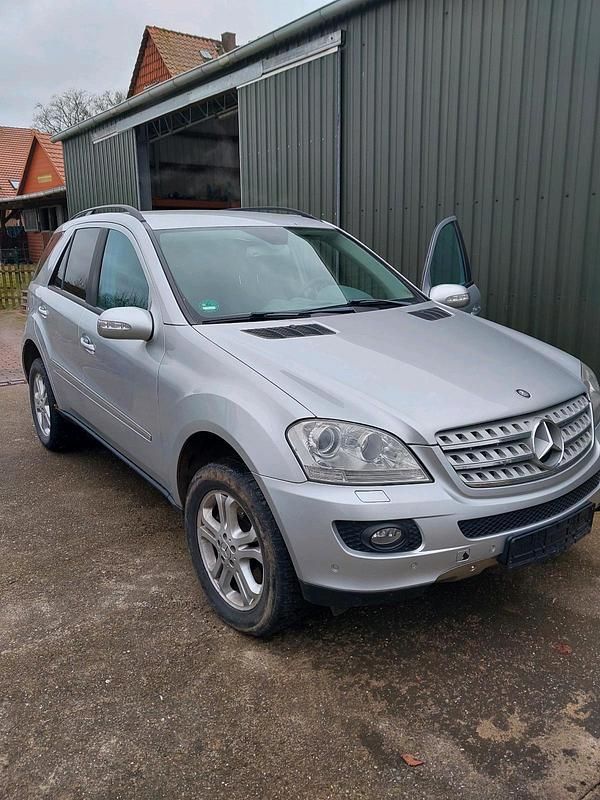 Gebraucht Mercedes ML280 190 PS (139 kW) 2005 Silber SUV