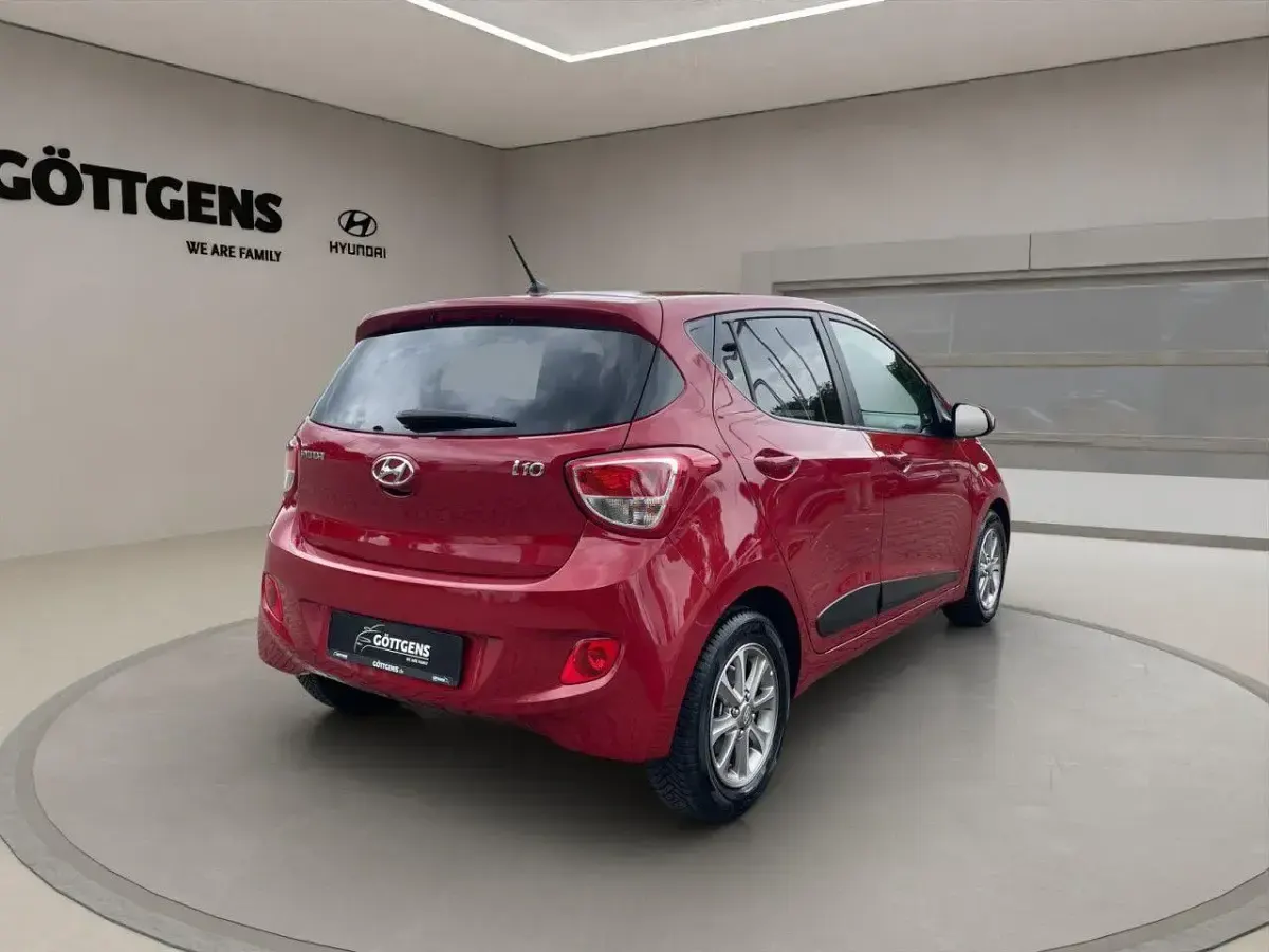 Gebraucht Hyundai i10 Passion 67 PS (49 kW) 2016 Rot Kleinwagen