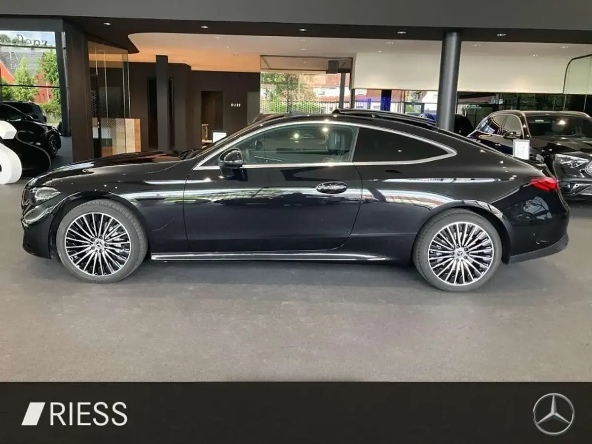 Gebraucht Mercedes CLE300 AMG 313 PS (230 kW) 2025 Metalliclack obsidianschwarz Coupé