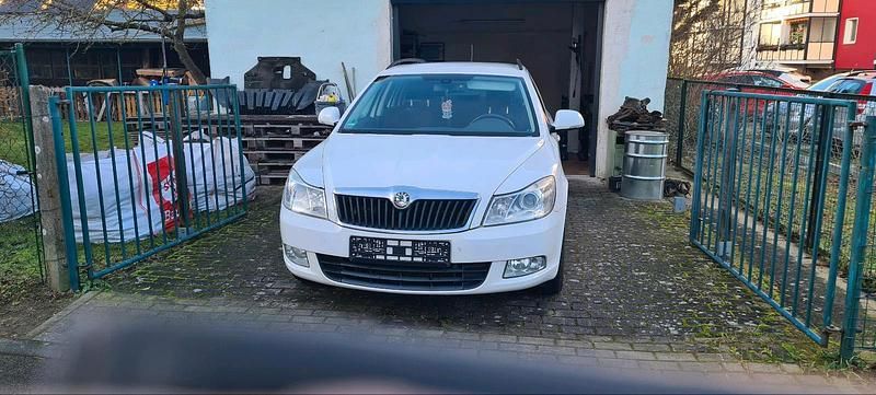 Weiß Gebraucht 2012 Skoda Octavia Kombi | 4.500 € (Superpreis) - Bild 1/4