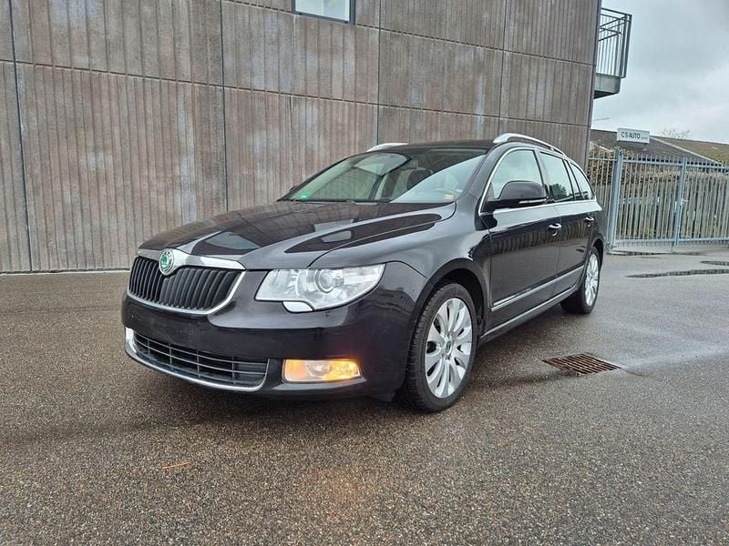 Schwarz Gebraucht 2010 Skoda Superb Elegance Kombi | 4.250 € (Superpreis) - Bild 1/4