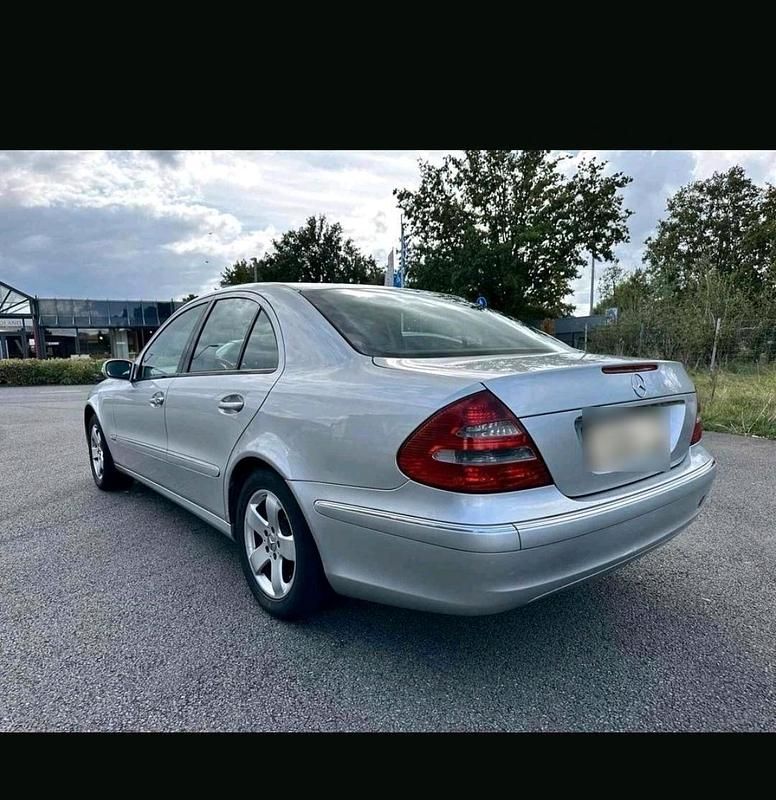 Gebraucht Mercedes E220 170 PS (125 kW) 2004 Silber Limousine