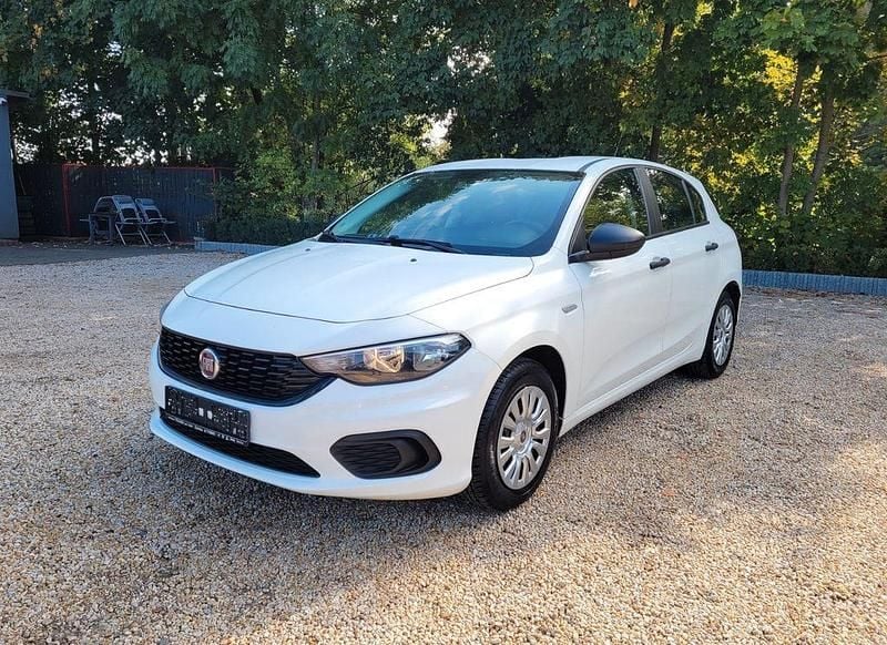 Weiß Gebraucht 2019 Fiat Tipo Street Limousine | 7.780 € (Guter Preis) - Bild 1/4