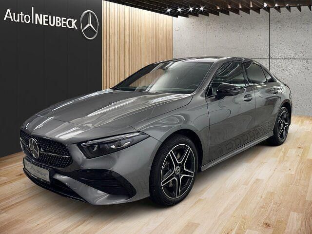 Lack mountaingrau Gebraucht 2024 Mercedes A250 AMG line Limousine | 37.880 € (Teuer) - Bild 1/2