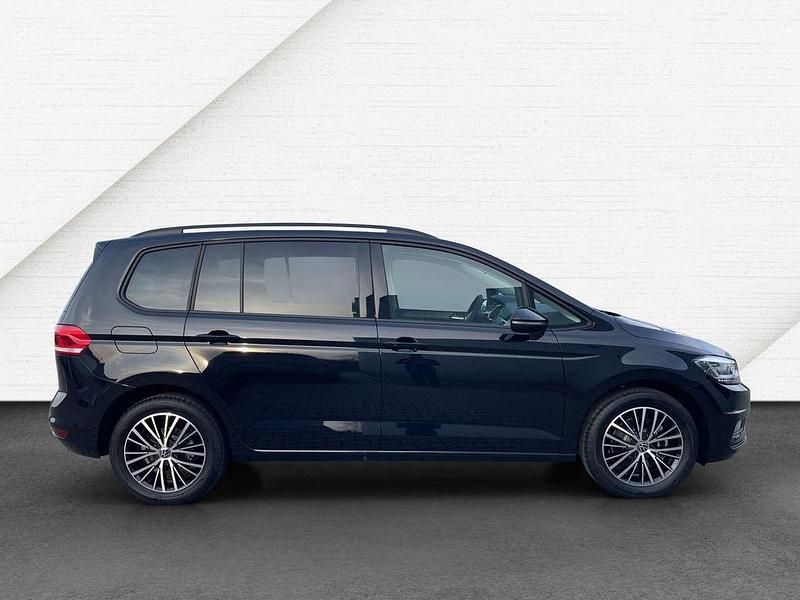 Gebraucht VW Touran Comfortline 150 PS (110 kW) 2024 Schwarz Van / Kleinbus