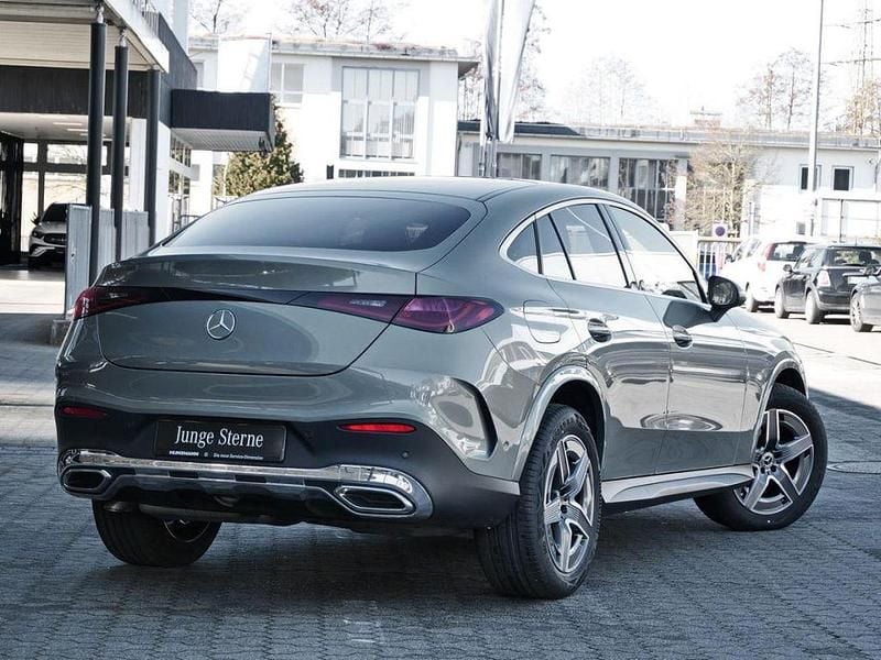 Gebraucht Mercedes GLC450 AMG 367 PS (269 kW) 2024 Verdesilber metallic Coupé