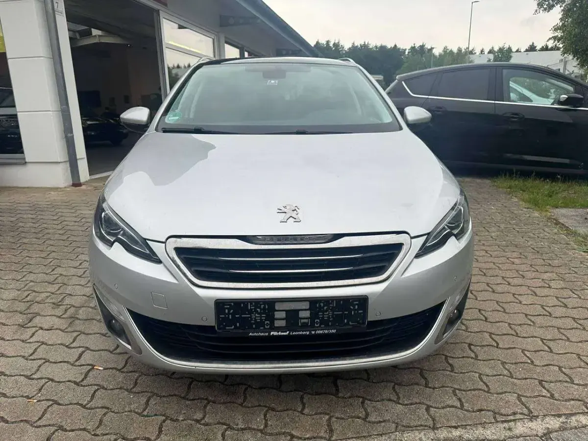 Gebraucht Peugeot 308 Allure 120 PS (88 kW) 2017 Lackierung aluminiumgrau Kombi