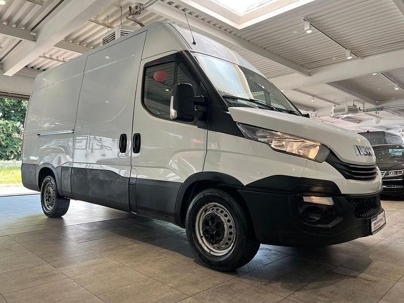 Weiß Gebraucht 2017 Iveco Daily Van / Kleinbus | 12.890 € (Fairer Preis) - Bild 1/4