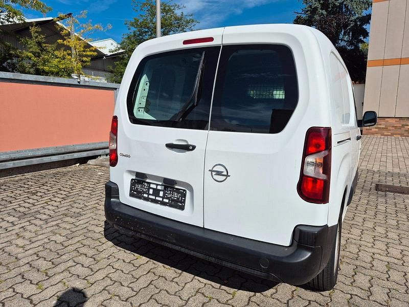 Gebraucht Opel Combo 102 PS (75 kW) 2021 Weiß Van / Kleinbus