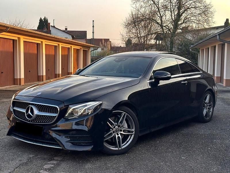 Schwarz Gebraucht 2017 Mercedes E220 AMG Coupé | 22.999 € (Superpreis) - Bild 1/4