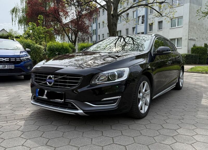 Schwarz Gebraucht 2014 Volvo V60 R-Design Kombi | 8.500 € (Superpreis) - Bild 1/4