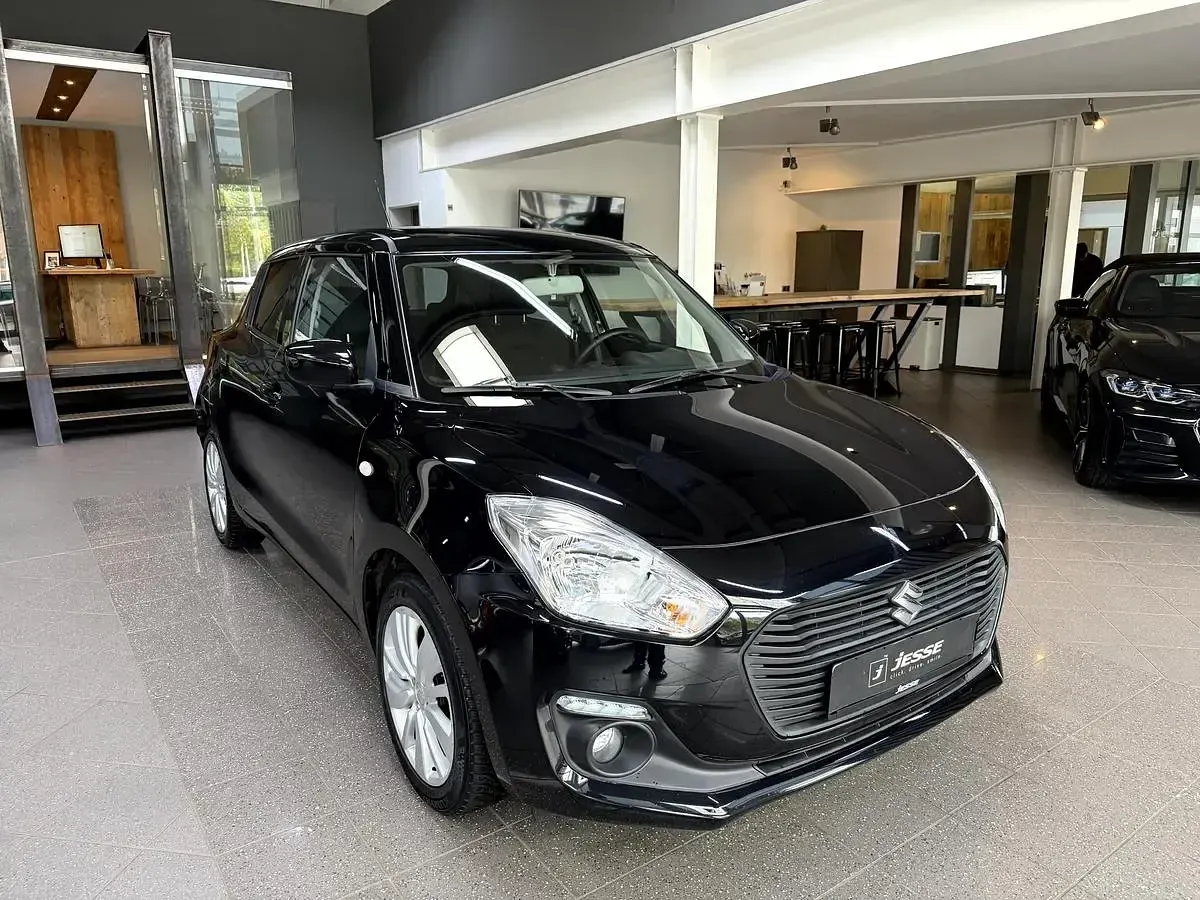Gebraucht Suzuki Swift 90 PS (66 kW) 2019 Schwarz metallic Kleinwagen