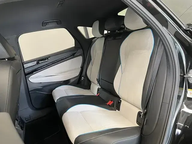 Używany VW ID.7 Pro 210 kW (286 KM) 2024 Czarny Hatchback