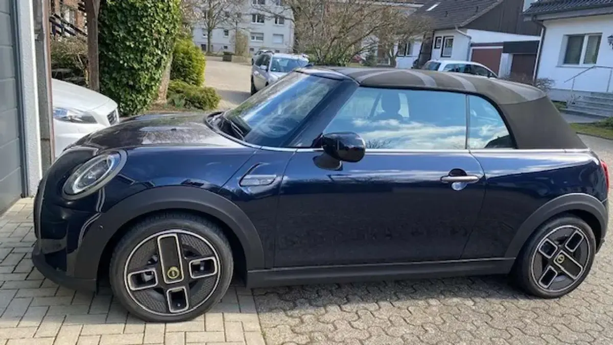 Gebraucht Mini Cooper SE Cabriolet 135 kW (184 PS) 2023 Schwarz Cabrio