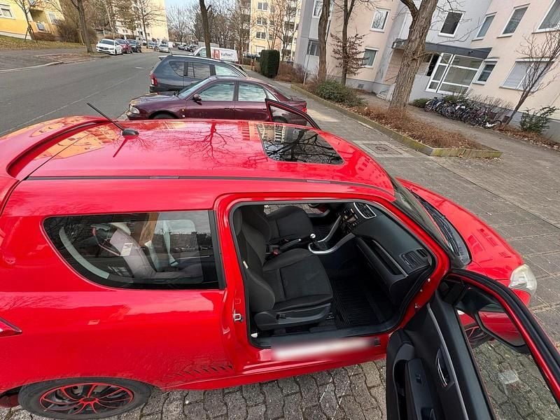 Gebraucht Suzuki Swift 94 PS (69 kW) 2012 Rot Kleinwagen