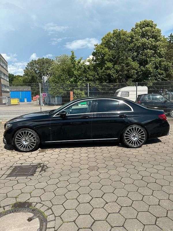Gebraucht Mercedes E350 258 PS (189 kW) 2017 Schwarz Limousine