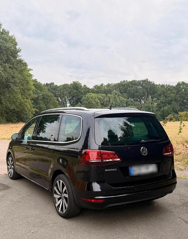 Gebraucht VW Sharan 150 PS (110 kW) 2021 Schwarz Van / Kleinbus