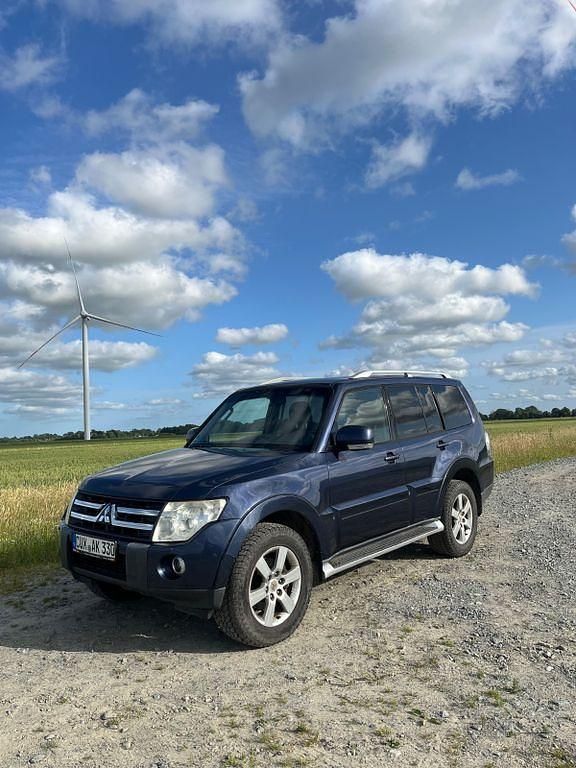 Blau Gebraucht 2008 Mitsubishi Pajero Intense SUV | 10.900 € (Etwas zu teuer) - Bild 1/4