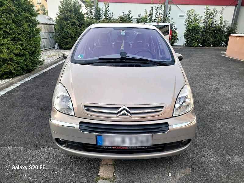 Silber Gebraucht 2006 Citroën Xsara Picasso Van / Kleinbus | 1.900 € (Etwas zu teuer) - Bild 1/4