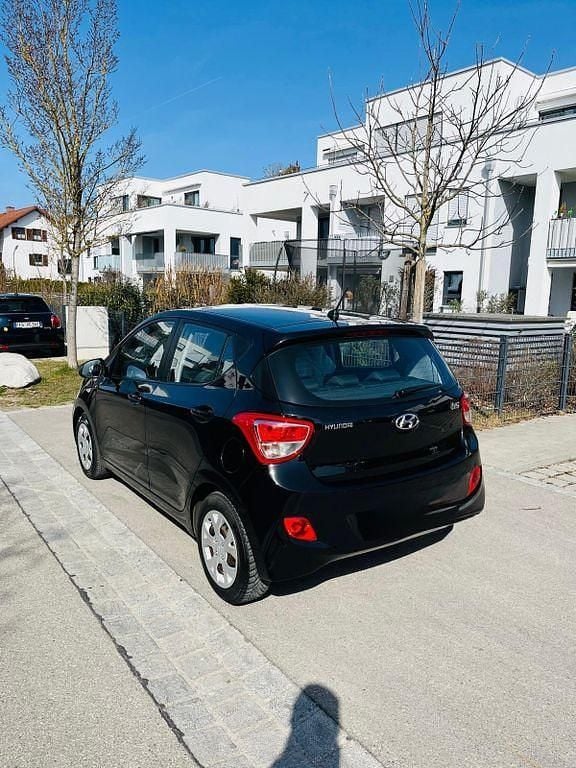 Gebraucht Hyundai i10 Classic 67 PS (49 kW) 2016 Schwarz Kleinwagen